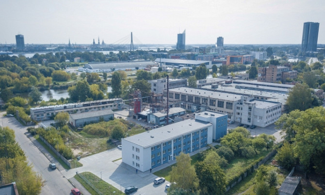 Сдаётся в аренду офисное здание в Ильгюциемсе.  Общая площадь здания: 1500 м 1-й этаж Рига - изображение 1