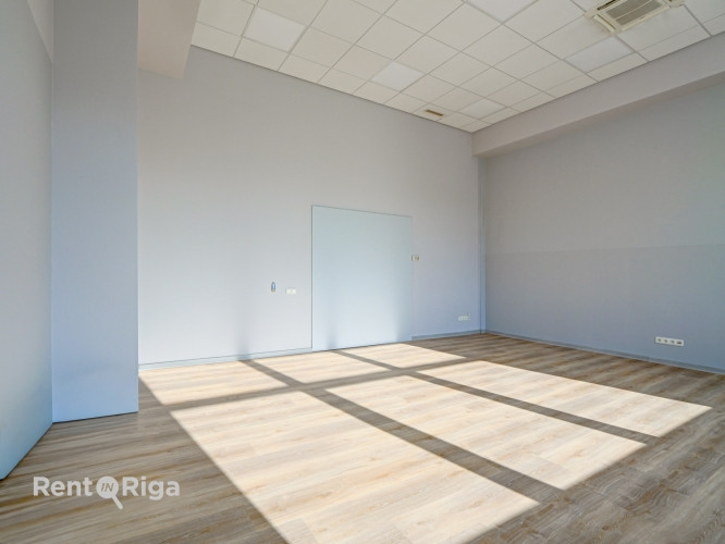 СДАЁТСЯ ОФИС В "KRASTA BIROJI", УЛ. МАЗА КРАСТА 83, РИГА  Офисное помещение площадью 37.3 м в Рига - изображение 3