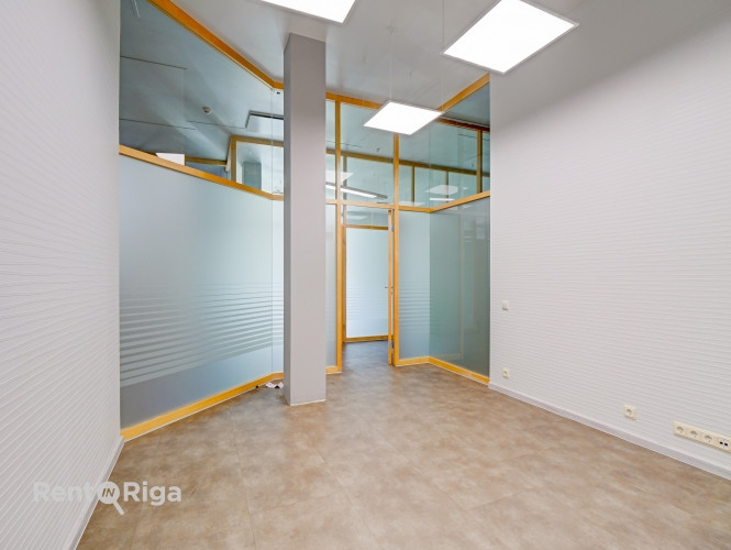 СДАЁТСЯ ОФИС В "NERETAS BIROJI", УЛ. НЕРЕТАС 2K1-107, РИГА  Офисное помещение площадью 14.4 м в Рига - изображение 1