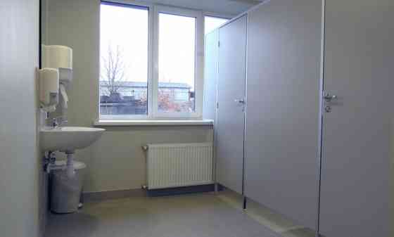 Сдаётся в аренду офисc в Ильгюциемсе.  Общая площадь здания: 1500 м 1-й этаж  462 м 2-й Рига