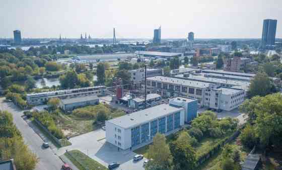 Сдаётся в аренду офисc в Ильгюциемсе.  Общая площадь здания: 1500 м 1-й этаж  462 м 2-й Рига