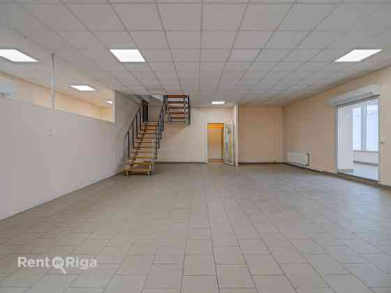 Отдельно стоящее коммерческое здание с просторной прилегающей территорией.  + В Рига