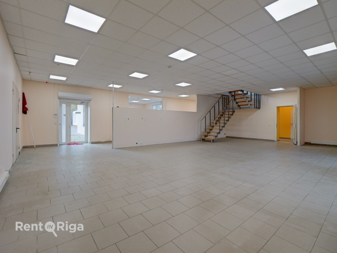 Отдельно стоящее коммерческое здание с просторной прилегающей территорией.  + В Рига - изображение 5