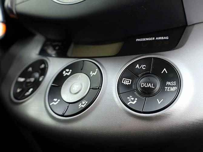 Toyota RAV4 Linea Sol ATM 2.0 112kW Таллин - изображение 8