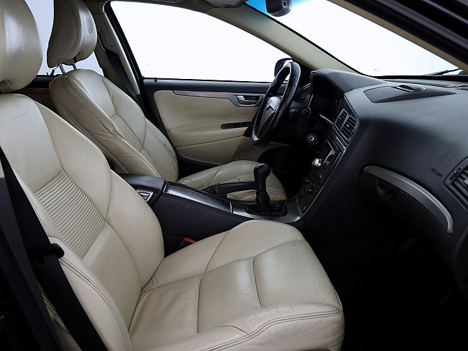 Volvo V70 Summum AWD 4x4 2.4 D5 136kW Tallina - foto 6