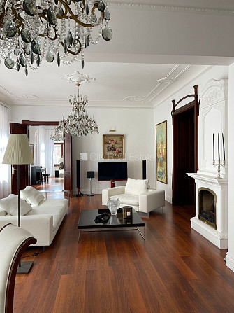 Fasādes māja, renovēta māja, bruģēts piebraucamais ceļš, ieeja no ielas, logi vērsti Rīga - foto 1