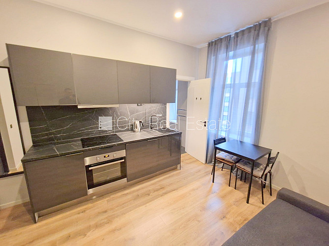 Фасадный дом, реновированный дом, вход с улицы, лифт, лестничная клетка после Рига - изображение 3