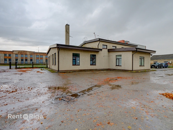 Отдельно стоящее коммерческое здание с просторной прилегающей территорией.  + В Рига - изображение 3