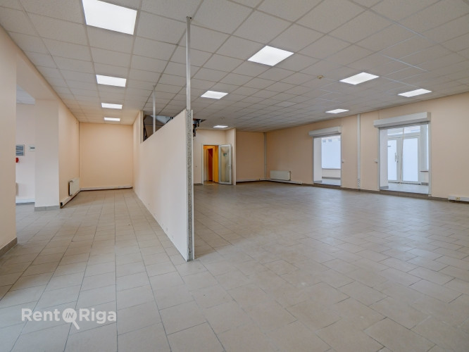 Отдельно стоящее коммерческое здание с просторной прилегающей территорией.  + В Рига - изображение 4