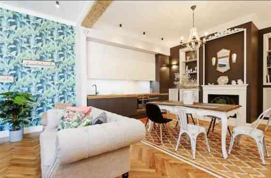 Предлагается в аренду до весны (до мая) очень красивая квартира в Старой Риге. Rīga