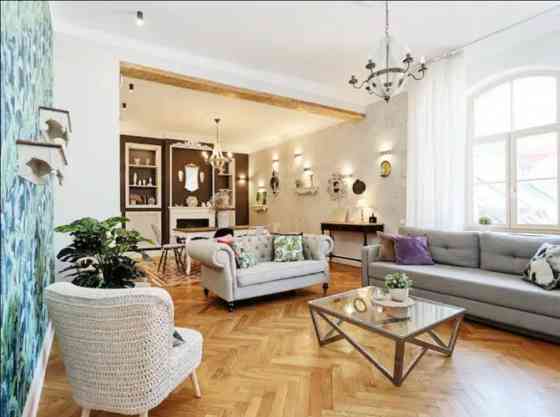 Предлагается в аренду до весны (до мая) очень красивая квартира в Старой Риге. Rīga