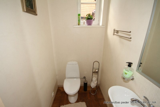 Tiek izīrēts divstāvīgs dzīvoklis, dzīvokļa otrajā stāvā izvietots ziemas dārzs ar Rīga - foto 9