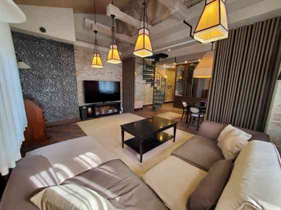 Эксклюзивная двухуровневая квартира в Тихом центре  элегантность, комфорт и Рига