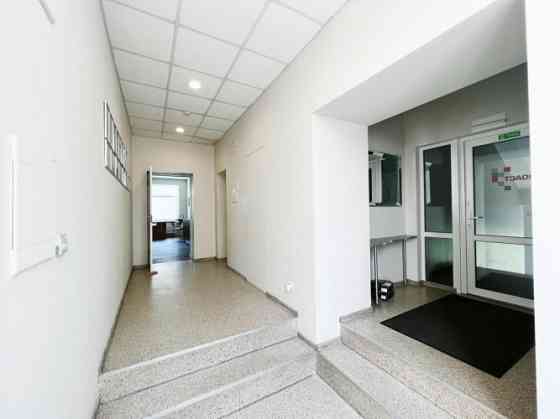 Iznomā biroja telpas biroju ēkā!  Telpas ir pilnībā atbrīvotas. Bez mēbelēm. Ir iespēja pielāgot nom Rīga