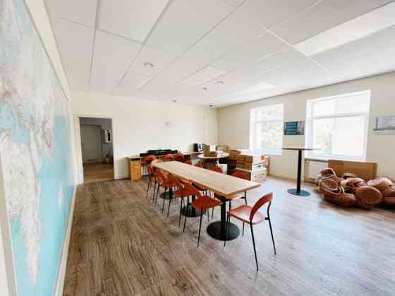 Iznomā biroja telpas biroju ēkā!  Telpas ir pilnībā atbrīvotas. Bez mēbelēm. Ir iespēja pielāgot nom Rīga