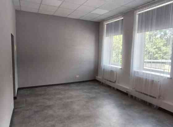 Birojs Torņakalnā  + Plānojums: viena telpa. + Koplietošanas WC. + Teritorija apsargāta 24/7. + Vide Rīga