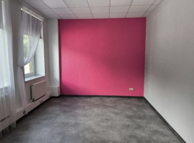 Birojs Torņakalnā  + Plānojums: viena telpa. + Koplietošanas WC. + Teritorija apsargāta 24/7. Rīga - foto 2