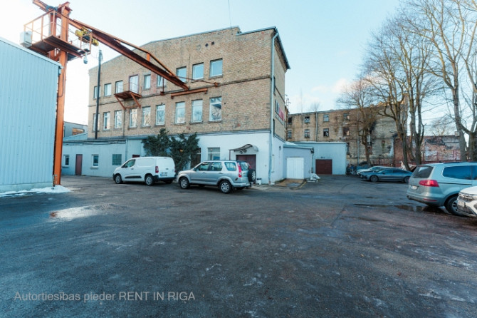 Birojs Torņakalnā  + Plānojums: viena telpa. + Koplietošanas WC. + Teritorija apsargāta 24/7. Rīga - foto 5