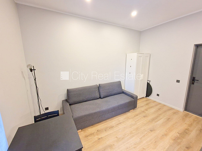 Фасадный дом, реновированный дом, благоустроенная озеленённая территория, вход с Рига - изображение 8