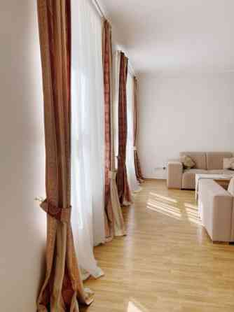 Сдаётся уютная и комфортная квартира в тихом центре Риги. Общая площадь  142 м. Rīga