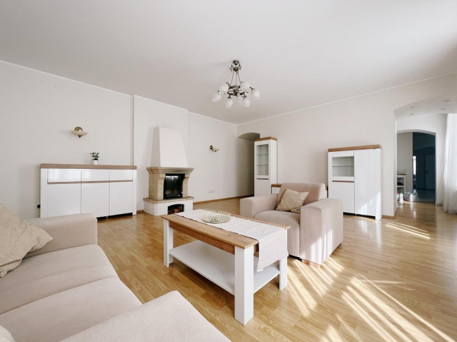 Plašs 4-istabu dzīvoklis vēstniecību rajonā. Izīrē ērtu un mājīgu dzīvokli klusajā Rīga - foto 1