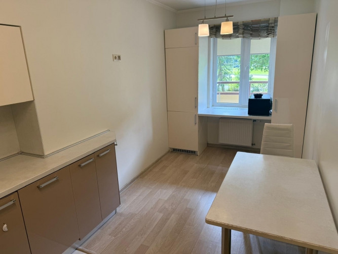 Продаётся светлая и солнечная 3-комнатная квартира с лоджией в Золитуде. Рига - изображение 3