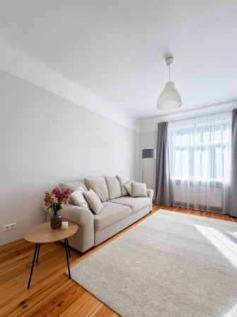 Izīrē gaišu un mājīgu 3 istabu dzīvokli Āgenskalnā!  Māja ar trīs stāviem un četriem Rīga - foto 1