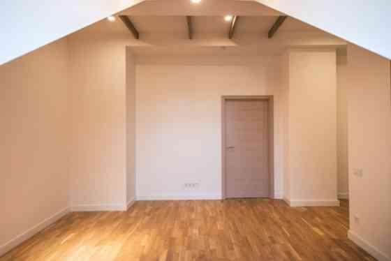 Jauns trīs istabu dzīvoklis ar virtuves iekārtu! Piedāvājam Jums unikālu iespēju iegādāties augstākā Rīga