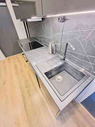 Фасадный дом, благоустроенная озеленённая территория, закрытый двор, закрытая Рига