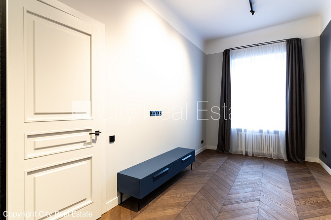 Закрытый двор, вход с улицы и со двора, лестничная клетка после косметического Рига - изображение 14