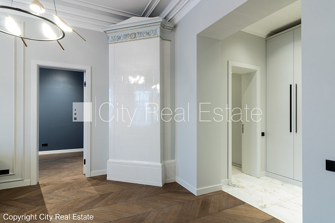 Закрытый двор, вход с улицы и со двора, лестничная клетка после косметического Рига - изображение 17