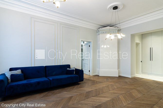 Закрытый двор, вход с улицы и со двора, лестничная клетка после косметического Рига - изображение 5