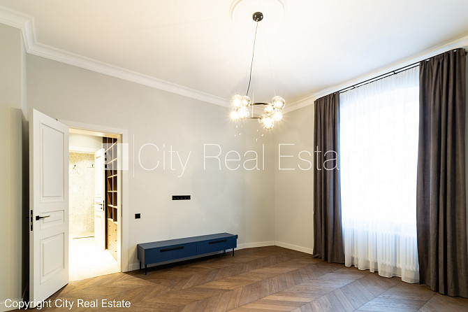 Закрытый двор, вход с улицы и со двора, лестничная клетка после косметического Рига - изображение 6