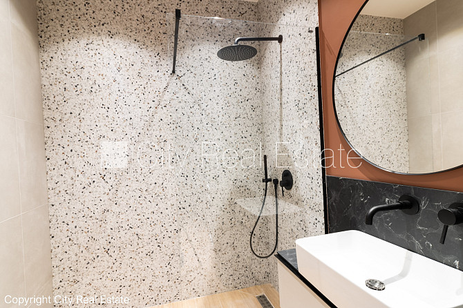 Закрытый двор, вход с улицы и со двора, лестничная клетка после косметического Рига - изображение 18