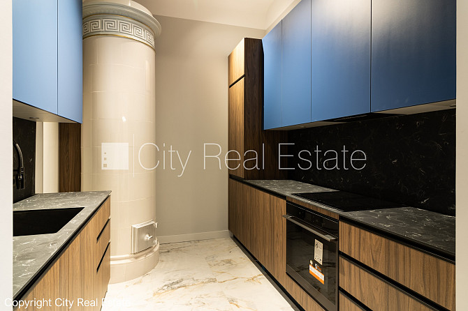 Закрытый двор, вход с улицы и со двора, лестничная клетка после косметического Рига - изображение 3