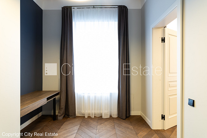 Закрытый двор, вход с улицы и со двора, лестничная клетка после косметического Рига - изображение 9