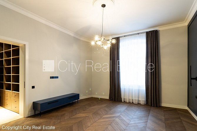 Закрытый двор, вход с улицы и со двора, лестничная клетка после косметического Рига - изображение 12