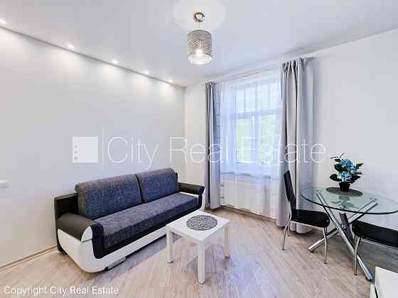 Проект - Структору 7, реновированный дом, место для машины, лестничная клетка Рига