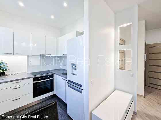 Проект - Структору 7, реновированный дом, место для машины, лестничная клетка Рига