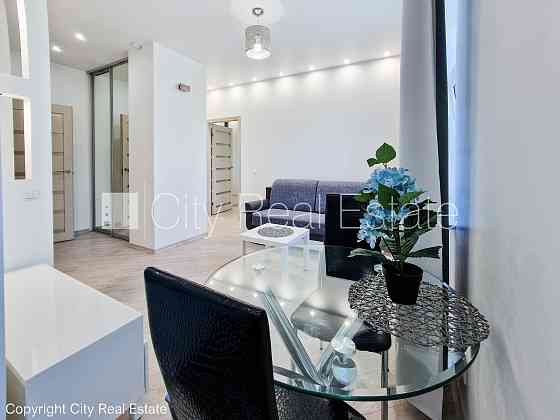 Проект - Структору 7, реновированный дом, место для машины, лестничная клетка Рига