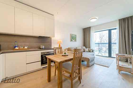 Izīrē modernu 2 istabu dzīvokli Mežaparkā, Mirdzas Ķempes ielā 

Tiek izīrēts jauns, pilnībā aprīkot Рига