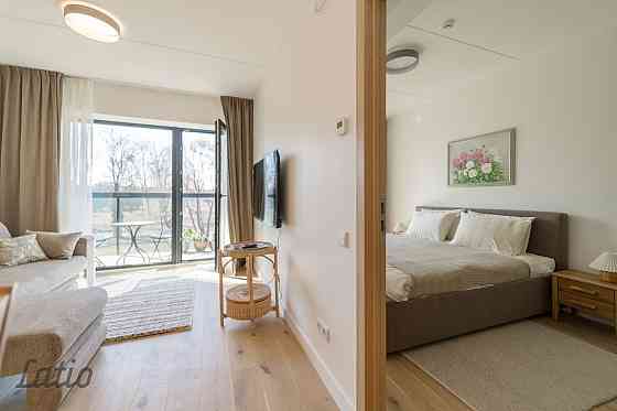 Izīrē modernu 2 istabu dzīvokli Mežaparkā, Mirdzas Ķempes ielā 

Tiek izīrēts jauns, pilnībā aprīkot Рига