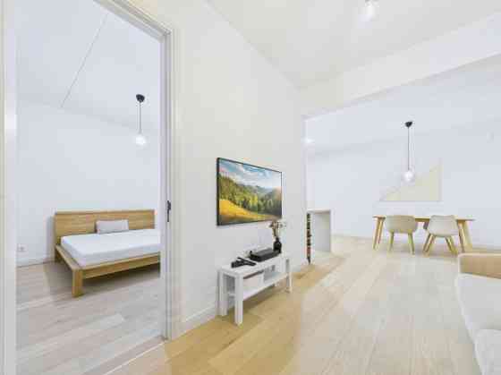 Элегантная 3-комнатная квартира в новом проекте Mežaparka Villages  Предлагается светлая Рига