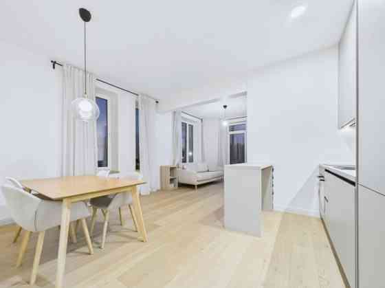 Элегантная 3-комнатная квартира в новом проекте Mežaparka Villages  Предлагается светлая Рига