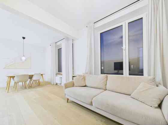 Элегантная 3-комнатная квартира в новом проекте Mežaparka Villages  Предлагается светлая Рига