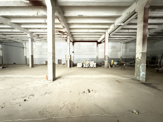 Iznomā noliktavas/ražošanas telpas  1. stāvā bez apkures.  Telpas atrodas ēkas 1. stāvā ar Rīga - foto 7