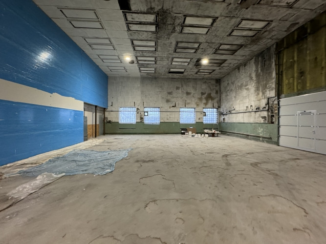 Telpas noliktavai vai ražošanai  Piedāvājam nomai noliktavas vai ražošanas telpas Rīga - foto 2