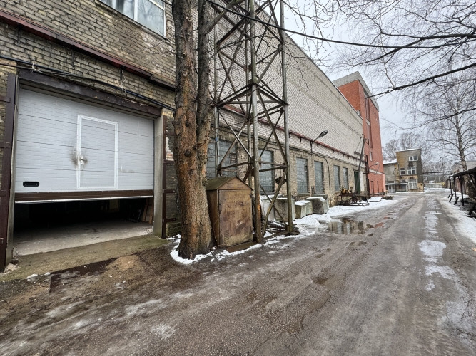 Telpas noliktavai vai ražošanai  Piedāvājam nomai noliktavas vai ražošanas telpas Rīga - foto 7