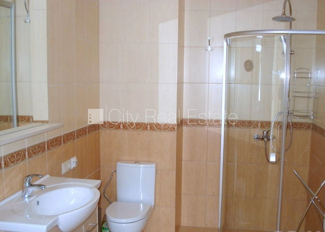 Фасадный дом, реновированный дом, закрытый двор, вход с улицы и со двора, Рига - изображение 16