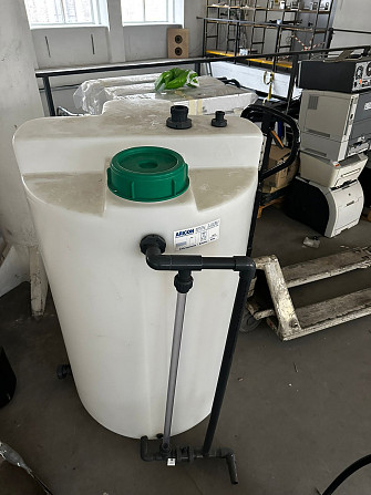 Продам баки пластиковые. Состояние хорошее. Находятся в Риге, Ильгуциемс. Рига - изображение 1